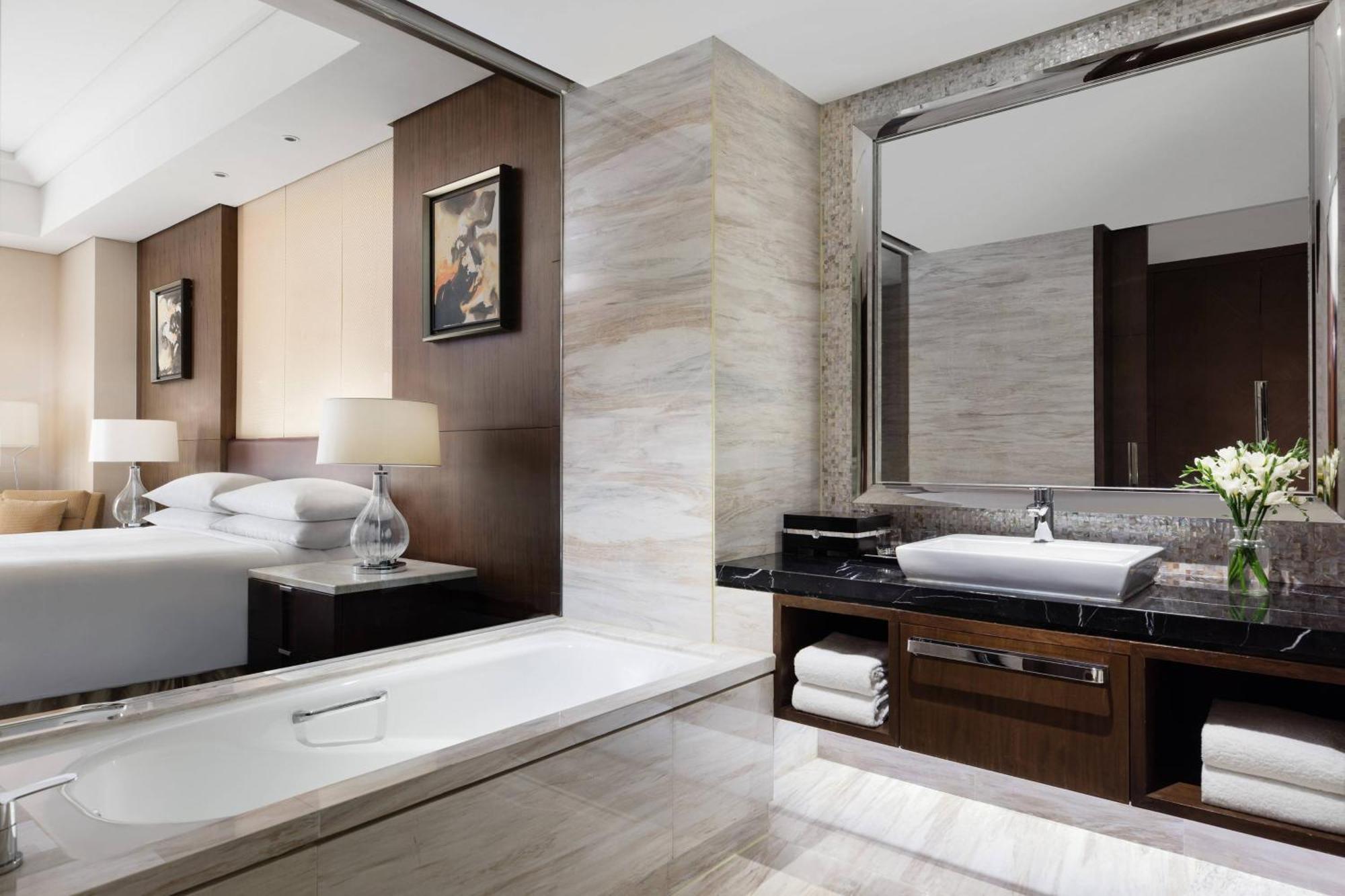 Shanghai Marriott Hotel Pudong East - Only A 30 Minute Drive From Disney Dış mekan fotoğraf