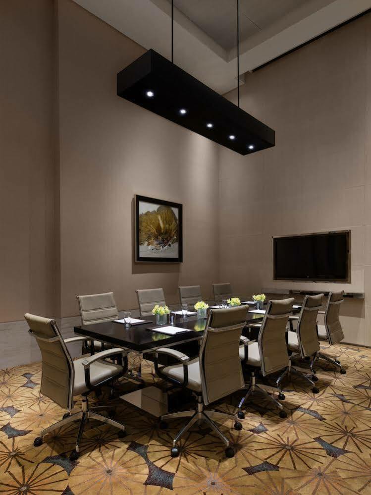 Shanghai Marriott Hotel Pudong East - Only A 30 Minute Drive From Disney Dış mekan fotoğraf